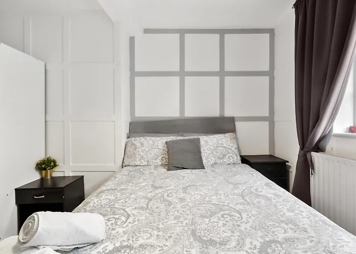 Perfectly Located, Cozy Double Room In City Of London
