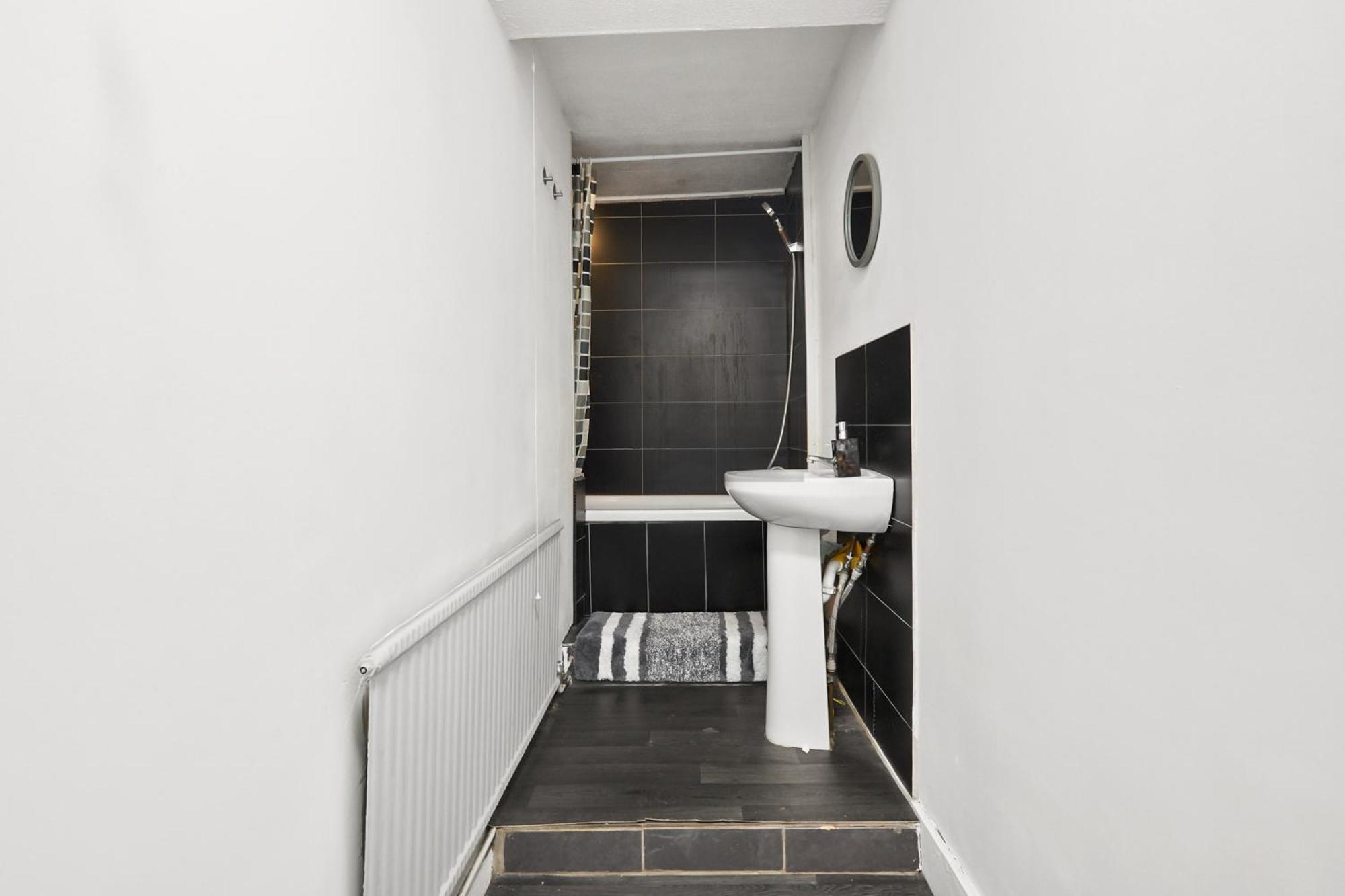 Perfectly Located, Cozy Double In Of Homestay