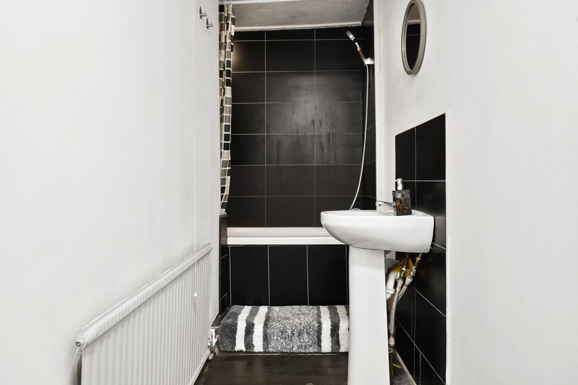 Perfectly Located, Cozy Double In Of *