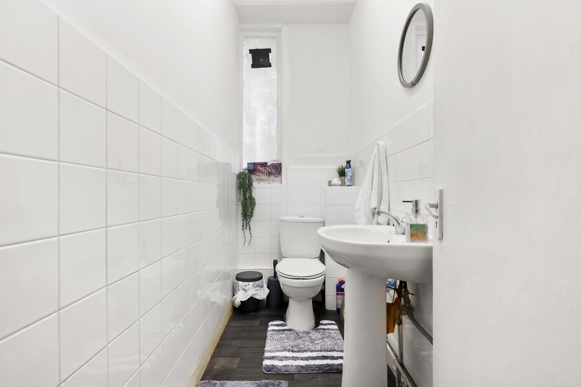 Perfectly Located, Cozy Double In Of Homestay