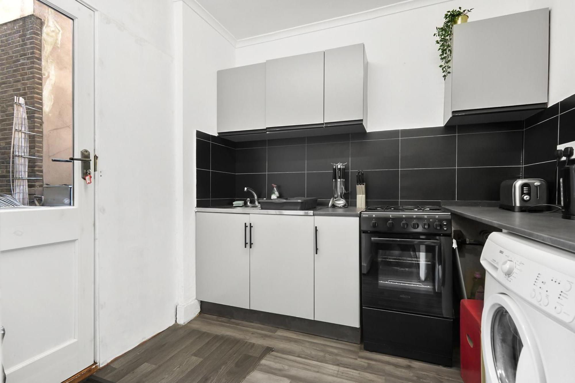 Perfectly Located, Cozy Double In Of Homestay London